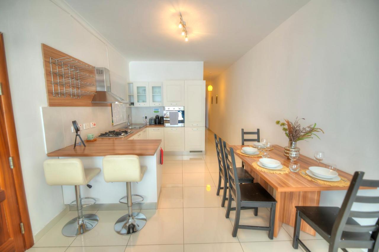 Large And Modern 2Bedroom With Balcony Glub1-1 Gzira Bagian luar foto