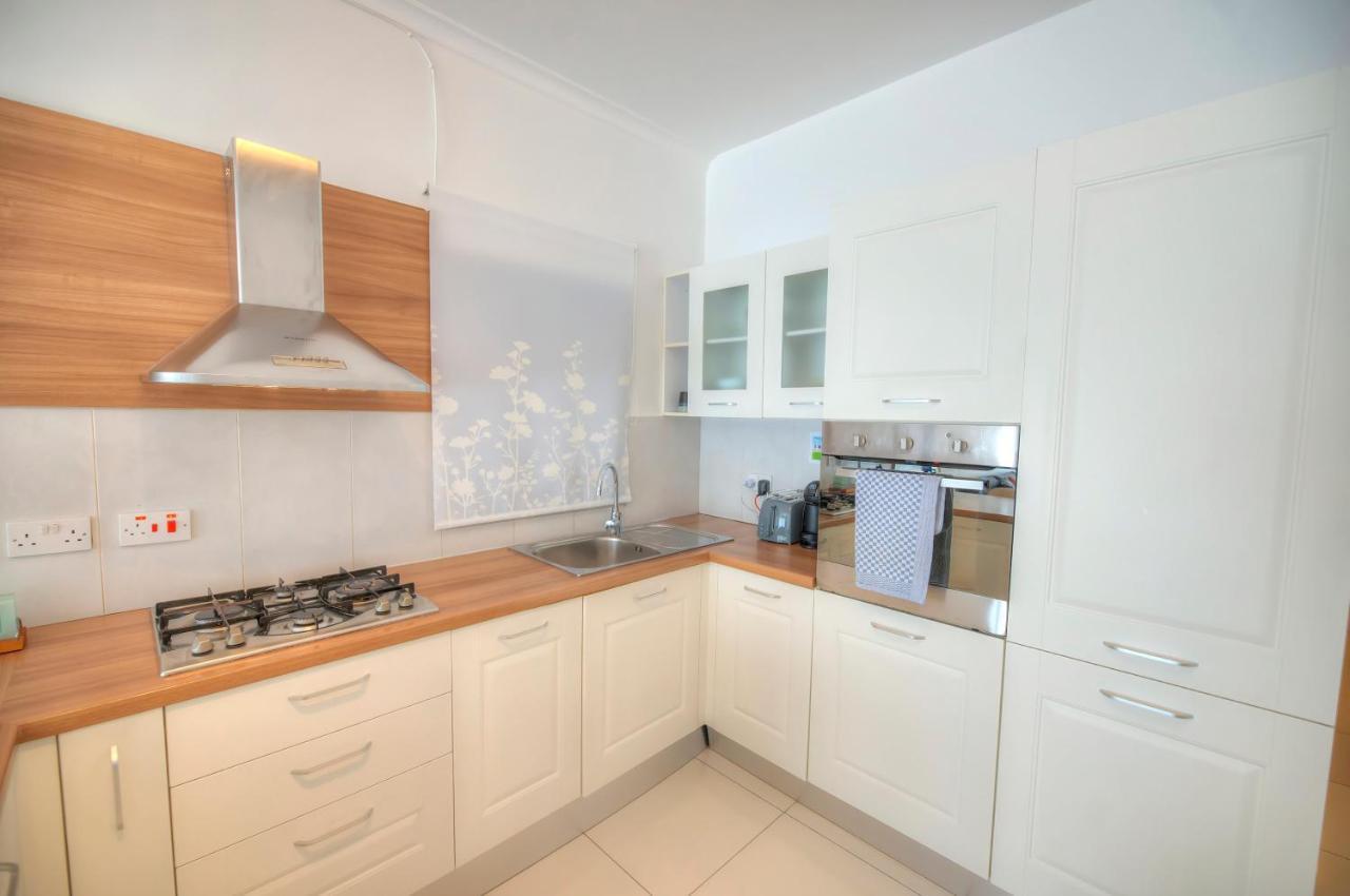 Large And Modern 2Bedroom With Balcony Glub1-1 Gzira Bagian luar foto