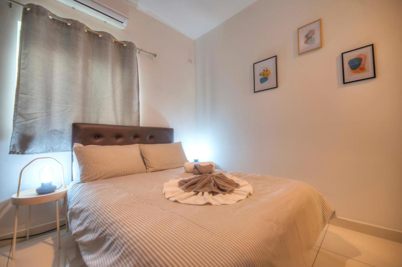 Large And Modern 2Bedroom With Balcony Glub1-1 Gzira Bagian luar foto