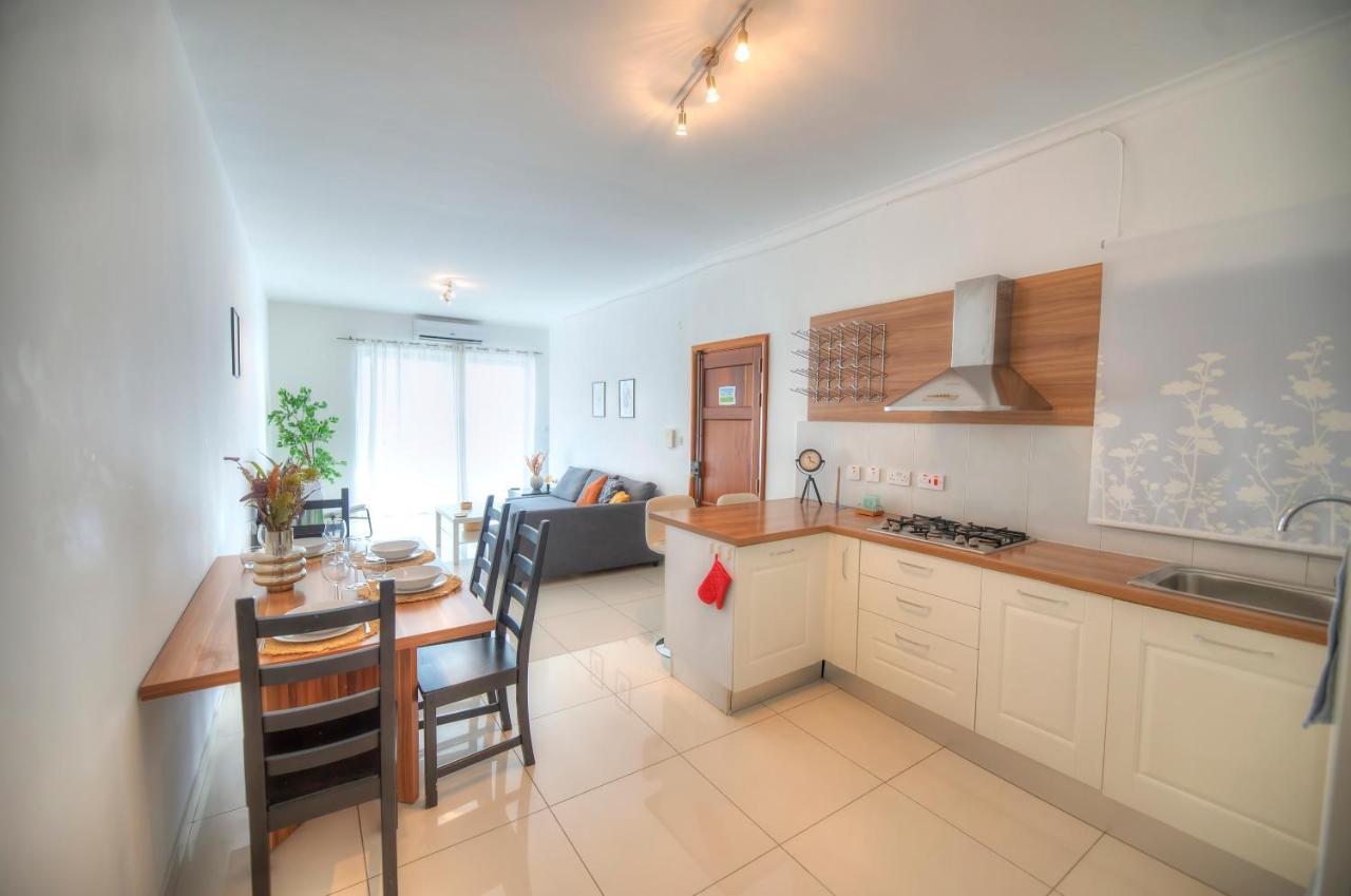 Large And Modern 2Bedroom With Balcony Glub1-1 Gzira Bagian luar foto