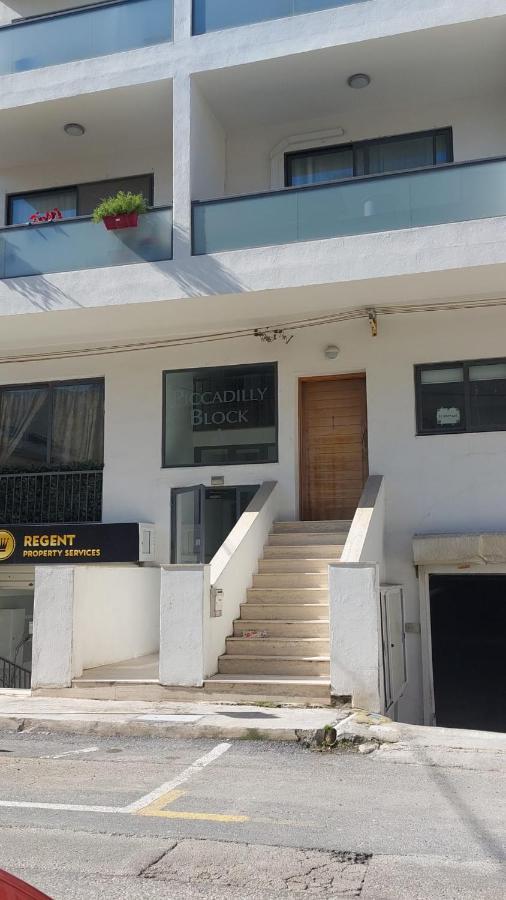Large And Modern 2Bedroom With Balcony Glub1-1 Gzira Bagian luar foto