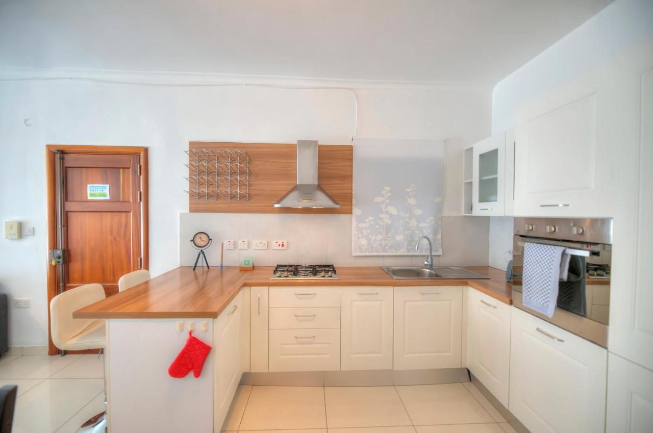 Large And Modern 2Bedroom With Balcony Glub1-1 Gzira Bagian luar foto